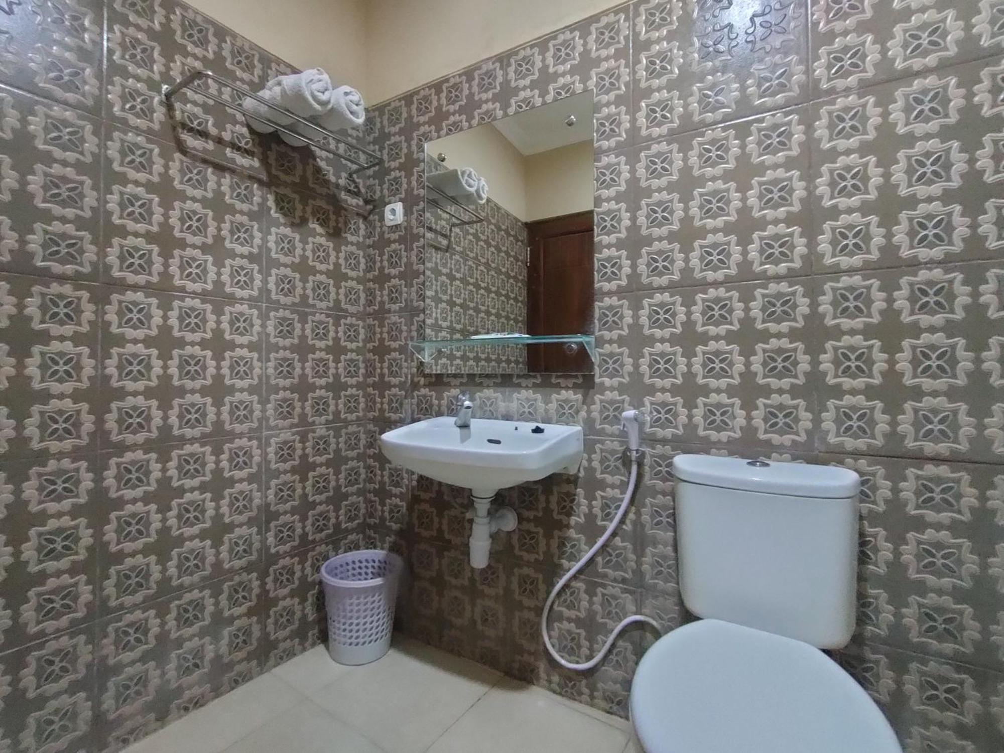 Reddoorz Syariah At Graha Adi Karya Kartasura Hotel Kartosuro Kültér fotó