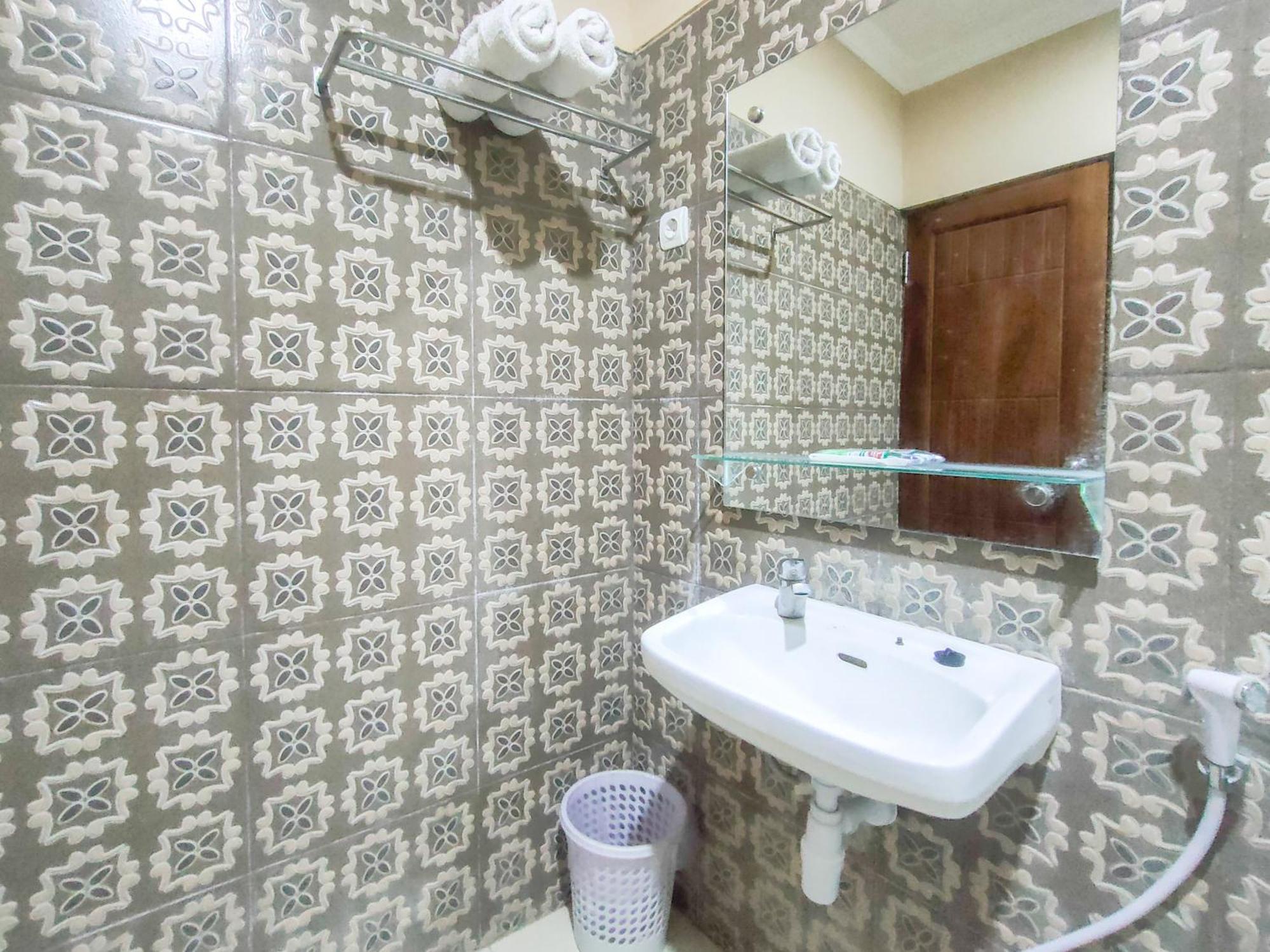 Reddoorz Syariah At Graha Adi Karya Kartasura Hotel Kartosuro Kültér fotó