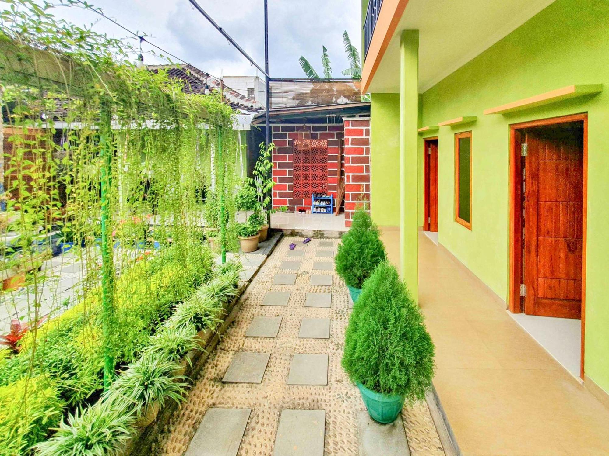 Reddoorz Syariah At Graha Adi Karya Kartasura Hotel Kartosuro Kültér fotó