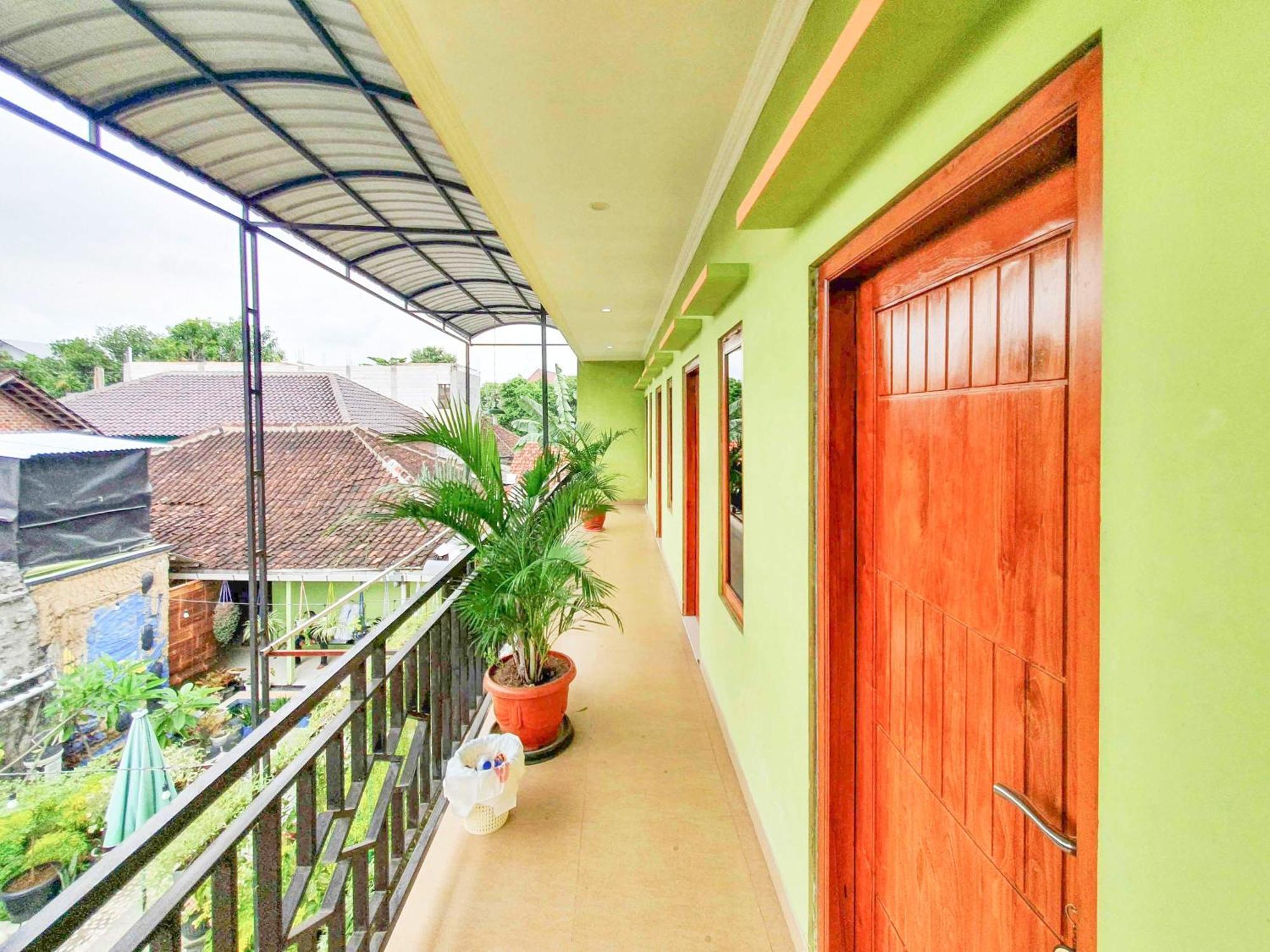 Reddoorz Syariah At Graha Adi Karya Kartasura Hotel Kartosuro Kültér fotó