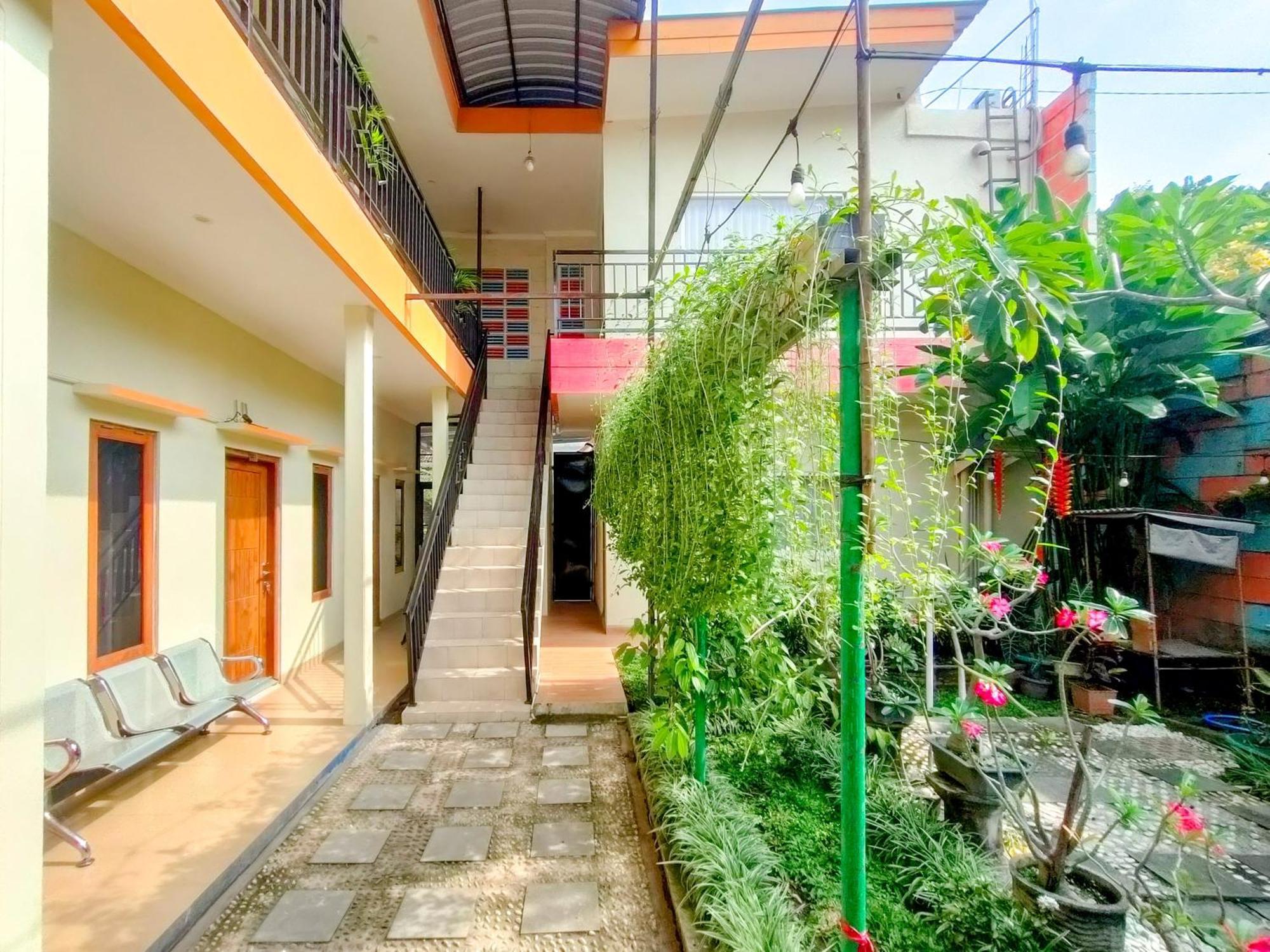 Reddoorz Syariah At Graha Adi Karya Kartasura Hotel Kartosuro Kültér fotó
